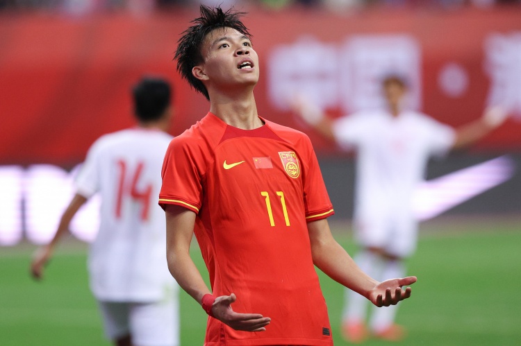 足球報：張玉寧、塞爾吉尼奧位置穩固，王鈺棟大概率首發(fā)