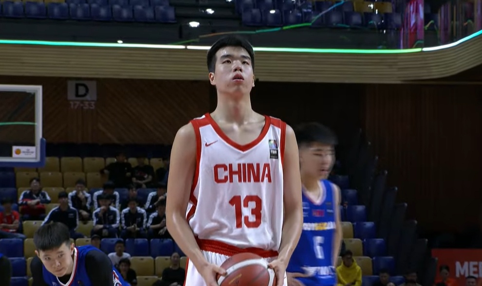 挑大梁！張懿趙杰首節8中3拿到7分2板 得分占全隊一半